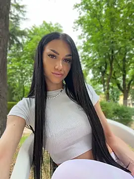 Snapshot of ilariea_girl chatting on 05.08.26 ilariea girl online show from 05.08.26