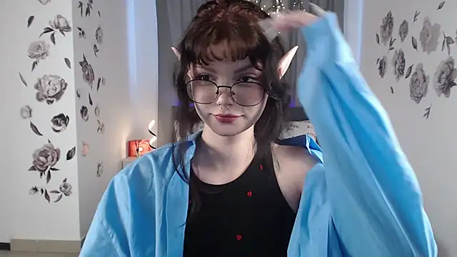 Snapshot of MileyRood chatting on 10.02.25 MileyRood online show from 10.02.25