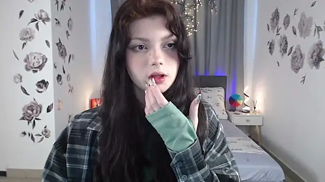 Snapshot of MileyRood chatting on 10.06.25 MileyRood online show from 10.06.25