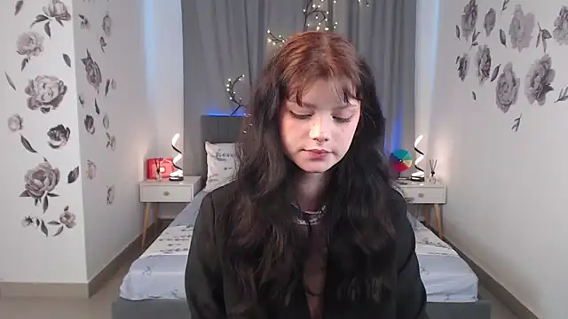 Snapshot of MileyRood chatting on 10.10.25 MileyRood online show from 10.10.25