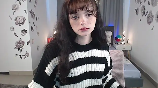 Snapshot of MileyRood chatting on 10.13.25 MileyRood online show from 10.13.25