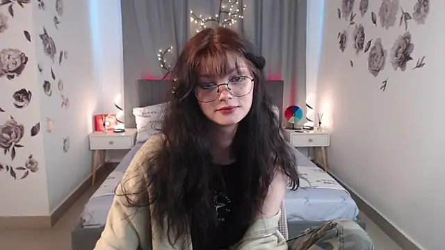 Snapshot of MileyRood chatting on 10.23.25 MileyRood online show from 10.23.25