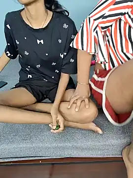 Unique girls90 online show from 04.15.26