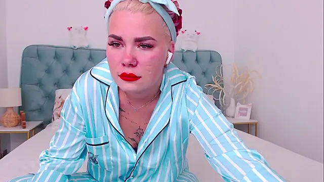 Naughty kittyy1 online show from 10.08.25