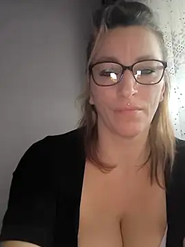 Fifi83Bell online show from 02.13.26