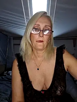 Snapshot of Jenny_Blum chatting on 10.08.25 Jenny Blum online show from 10.08.25