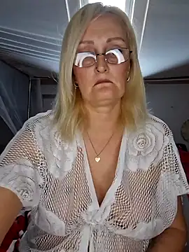 Snapshot of Jenny_Blum chatting on 10.15.25 Jenny Blum online show from 10.15.25