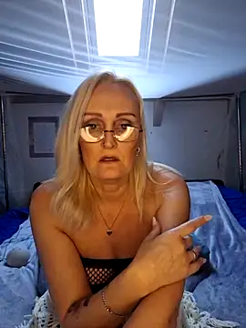 Snapshot of Jenny_Blum chatting on 12.05.25 Jenny Blum online show from 12.05.25