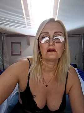 Snapshot of Jenny_Blum chatting on 12.16.25 Jenny Blum online show from 12.16.25