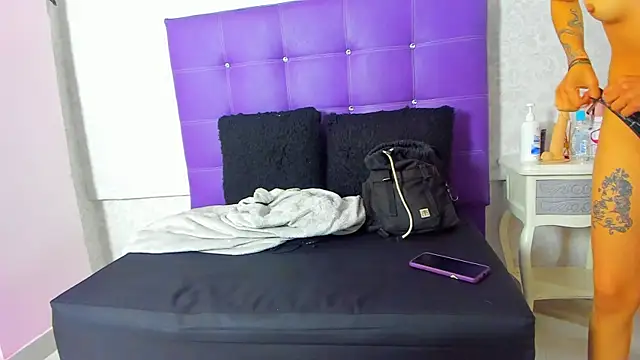 LeaMoreau22 online show from 10.29.25