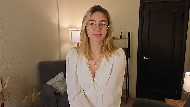 Snapshot of KatherineWill chatting on 10.09.25 KatherineWill online show from 10.09.25