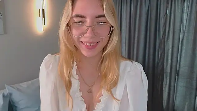 Snapshot of KatherineWill chatting on 10.22.25 KatherineWill online show from 10.22.25