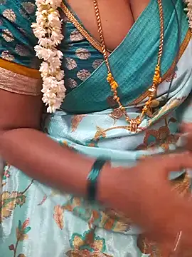 Snapshot of Tamil_Ammani chatting on 04.20.26 Tamil Ammani online show from 04.20.26