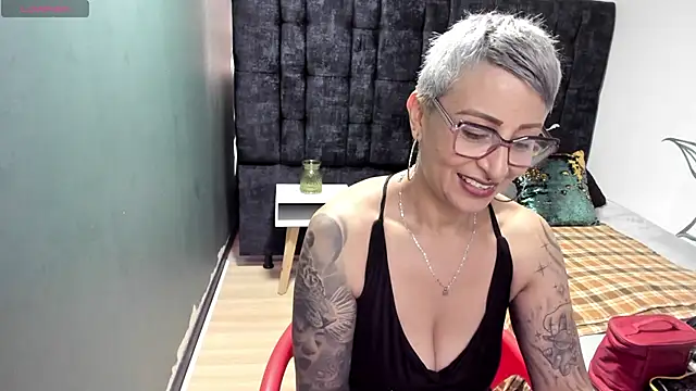 Charlotte  Gray online show from 12.13.25