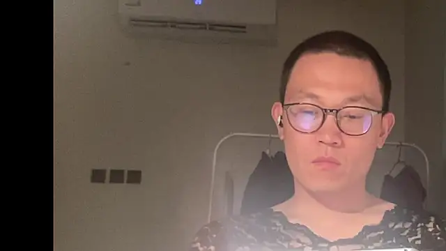 Snapshot of yewuzhibb chatting on 09.30.25 yewuzhibb online show from 09.30.25