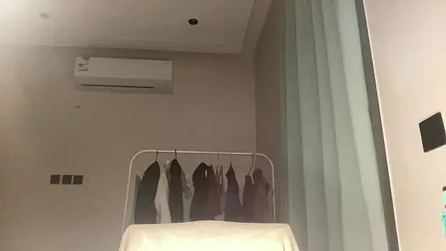 Snapshot of yewuzhibb chatting on 10.01.25 yewuzhibb online show from 10.01.25