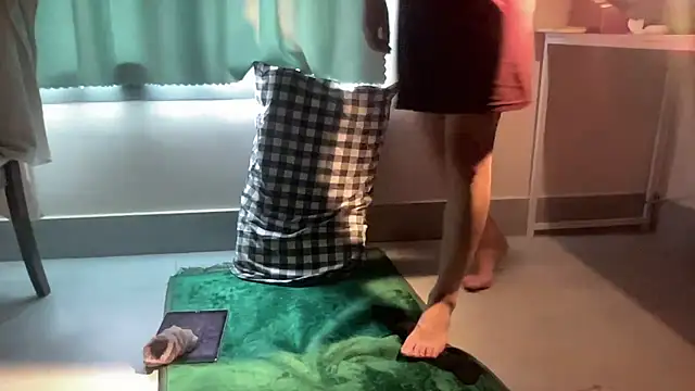 Snapshot of yewuzhibb chatting on 10.03.25 yewuzhibb online show from 10.03.25