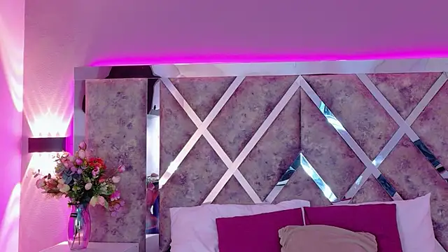 MeganR  online show from 04.14.26