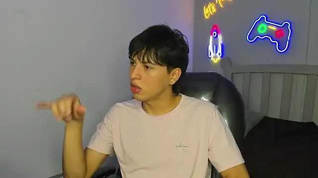 StiwenTwink online show from 10.02.25