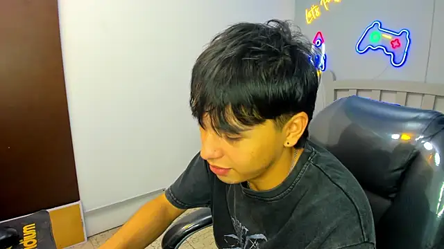 StiwenTwink online show from 10.17.25