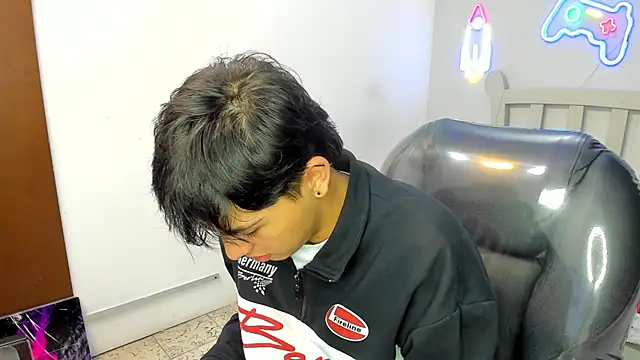 StiwenTwink online show from 10.28.25