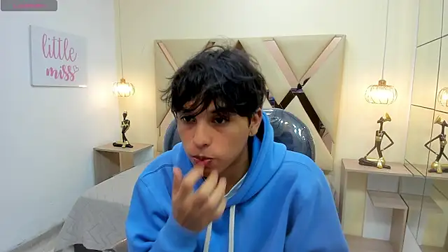 StiwenTwink online show from 02.11.26