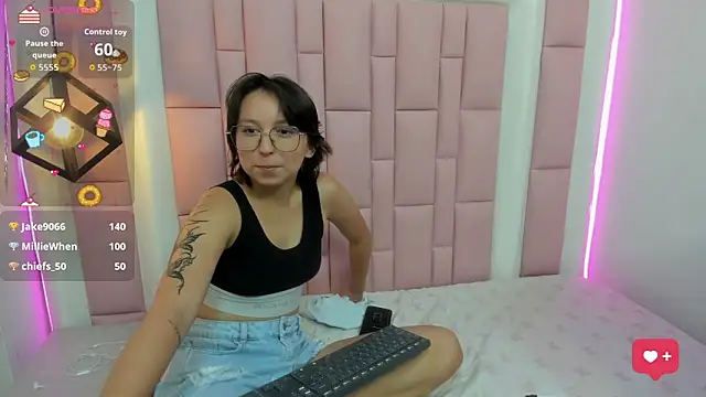Snapshot of Klaret_Toy chatting on 04.28.26 Klaret Toy online show from 04.28.26