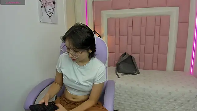 Snapshot of Klaret_Toy chatting on 04.30.26 Klaret Toy online show from 04.30.26