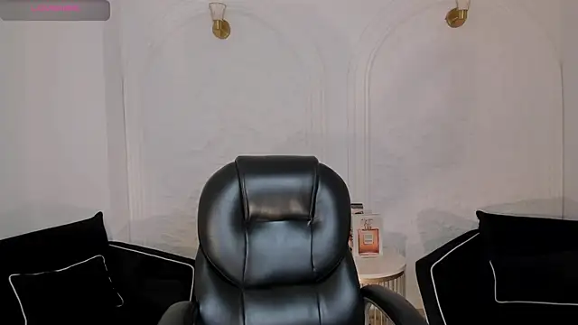 Snapshot of NatalieLewis chatting on 06.19.26 NatalieLewis online show from 06.19.26