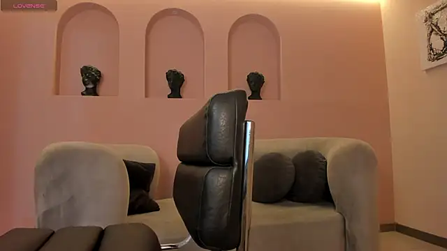 EmilyJohnsonX1 online show from 10.24.25