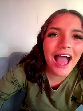 Snapshot of AuroraPink_ chatting on 10.10.25 AuroraPink  online show from 10.10.25