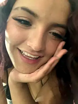 Snapshot of AuroraPink_ chatting on 10.17.25 AuroraPink  online show from 10.17.25