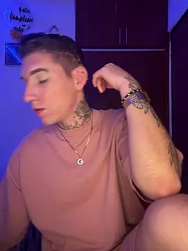 Snapshot of hotxxx_2012 chatting on 10.02.25 hotxxx 2012 online show from 10.02.25