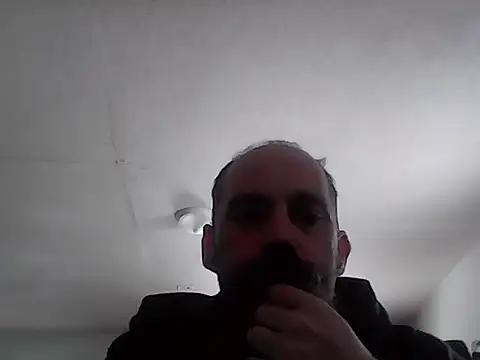 Snapshot of crazyheratic8 chatting on 12.01.25 crazyheratic8 online show from 12.01.25