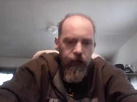 Snapshot of crazyheratic8 chatting on 12.03.25 crazyheratic8 online show from 12.03.25