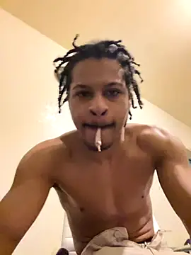 Snapshot of VibeTheArtist chatting on 10.31.25 VibeTheArtist online show from 10.31.25