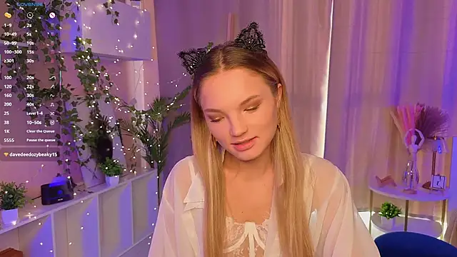 JulieLupo online show from 11.07.25