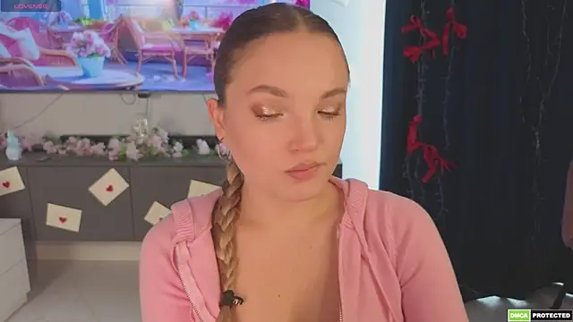 JulieLupo online show from 04.10.26