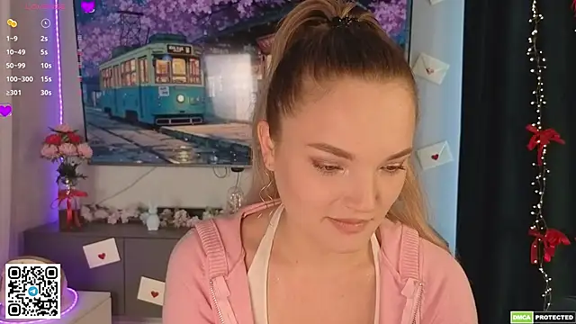 JulieLupo online show from 04.11.26