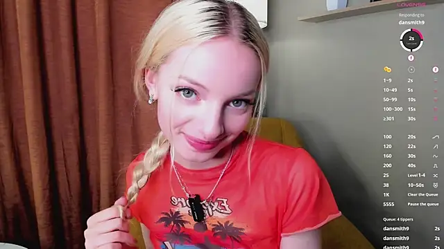 Snapshot of PocketDollX chatting on 07.24.26 PocketDollX online show from 07.24.26