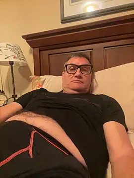 Snapshot of charleluff chatting on 10.01.25 charleluff online show from 10.01.25