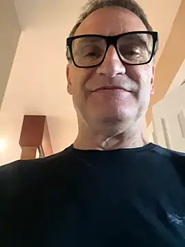 Snapshot of charleluff chatting on 10.07.25 charleluff online show from 10.07.25