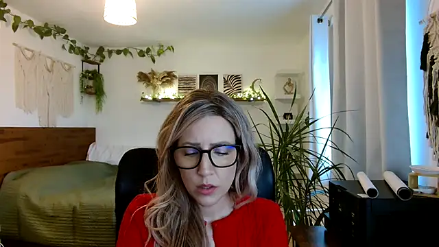 LottieMilfUK online show from 10.14.25