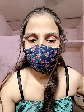 Snapshot of DIVINEDIVAA chatting on 10.04.25 DIVINEDIVAA online show from 10.04.25