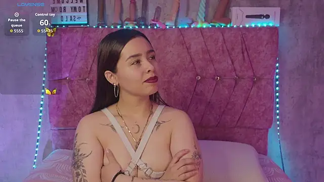 Snapshot of Mia_lopez_1 chatting on 06.25.26 Mia lopez 1 online show from 06.25.26