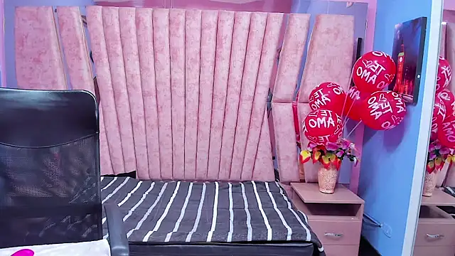 sarah sweett  online show from 12.21.25