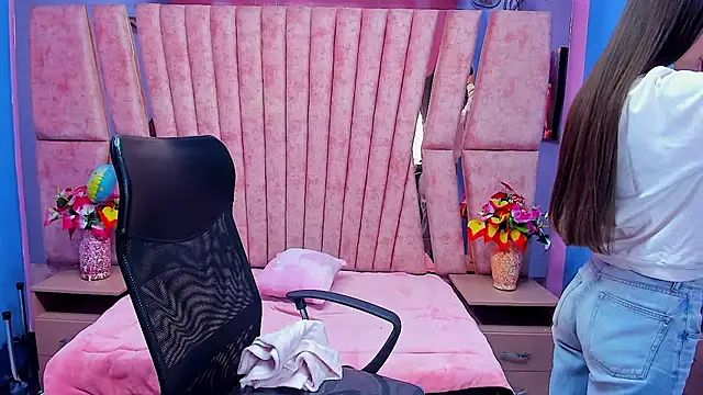 sarah sweett  online show from 02.18.26