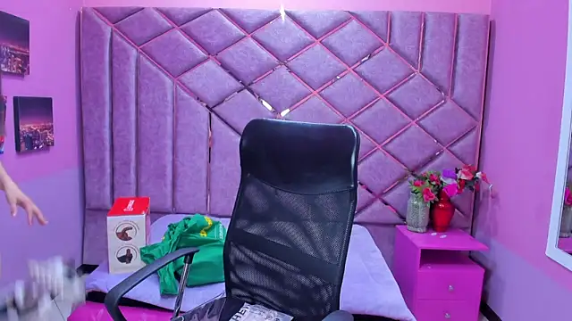 sarah sweett  online show from 04.09.26