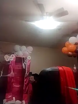 Snapshot of GoddessXOXOLovely chatting on 10.29.25 GoddessXOXOLovely online show from 10.29.25