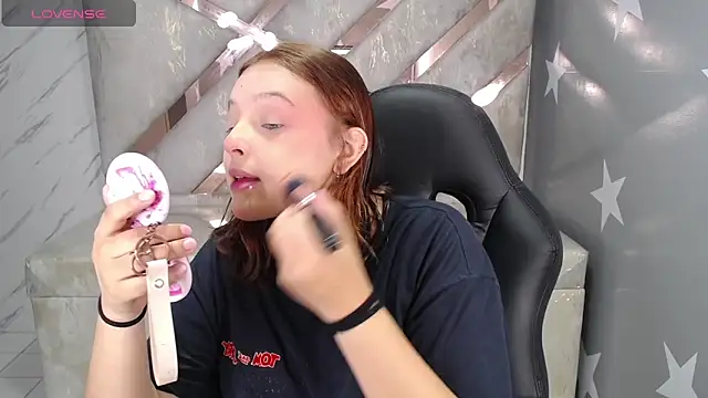 Snapshot of mia_foster_t chatting on 04.18.26 mia foster t online show from 04.18.26